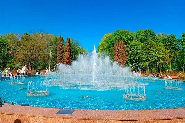 Центральный парк культуры и отдыха имени Белоусова - крупнейший парк Тулы с озерами и аттракционами